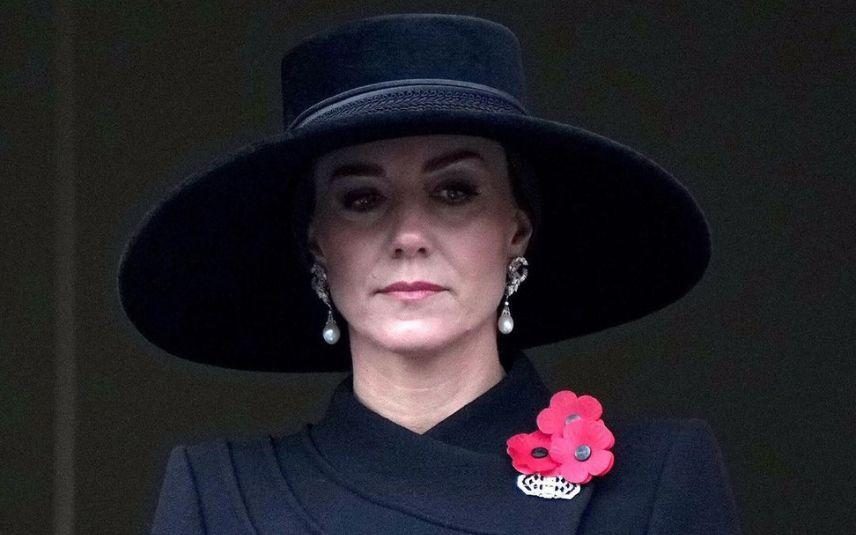 Kate Middleton - As homenagens a lady Di e Isabel II e a pregadeira de 16 mil euros