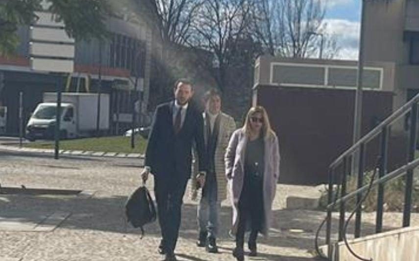 Sara Carreira Caso adiado minutos após Tony Carreira e Fernanda chegarem ao tribunal (vídeo)