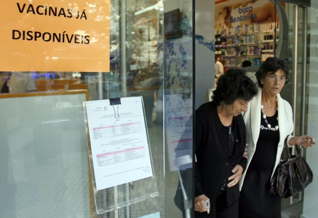Médicos devem promover vacina da gripe pois calor leva a que não se pense na doença