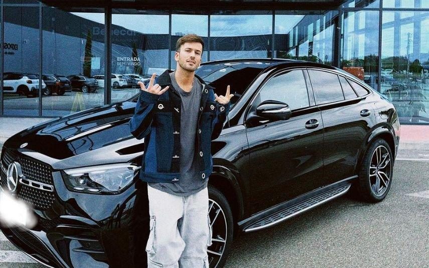 David Carreira Cantor troca de carro e exibe Mercedes de 100 mil euros