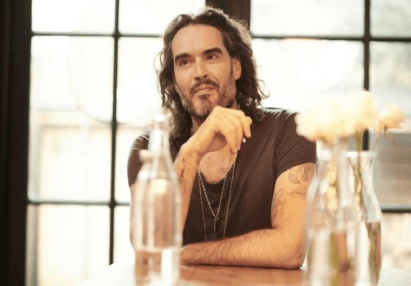 Russell Brand - Desmente acusações de violação: “Há outros interesses em jogo?”