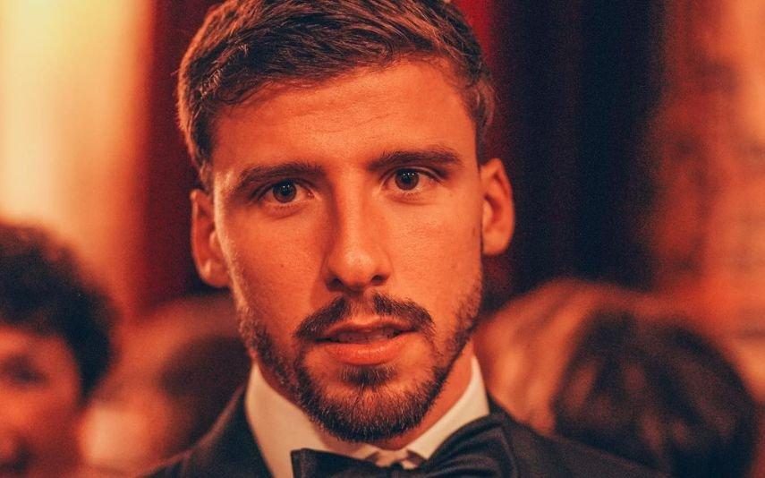 Ruben Dias Apaixonado? Jogador em passeio romântico por Paris com modelo