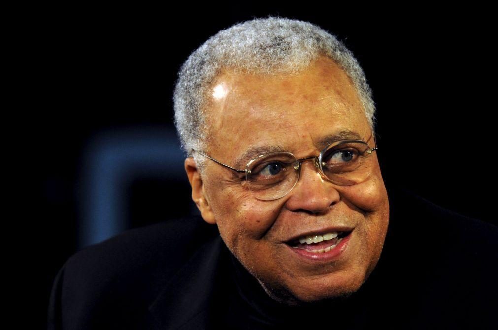 Morreu James Earl Jones, voz de Darth Vader e lenda do teatro norte-americano