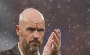 Manchester United afasta treinador Erik Ten Hag