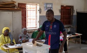 Partido do Presidente senegalês vence eleições legislativas com 79% dos votos