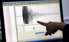 Sismo de magnitude 7 atinge Califórnia, emitido aviso de 'tsunami'