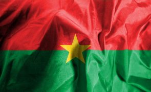 Junta militar no poder no Burkina Faso demite primeiro-ministro e dissolve governo