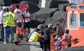 Pelo menos 79 migrantes chegam de barco às Canárias apesar de aviso de mau tempo