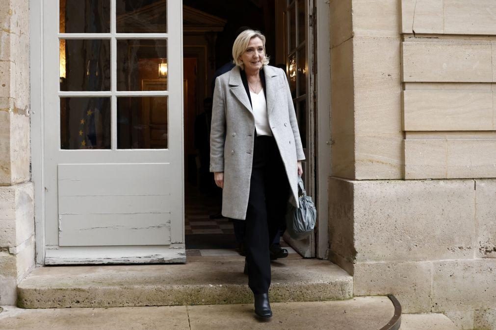 Le Pen considera método do novo PM francês 