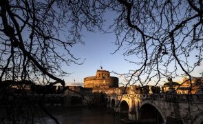 Roma abre corredor muralhado que serve de rota de fuga aos papas