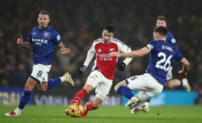 Arsenal vence Ispwich e sobe ao segundo lugar ao ultrapassar o Chelsea