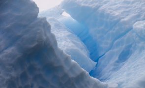 Gelo com mais de 1,2 milhões de anos extraído na Antártida permite estudar clima antigo da Terra