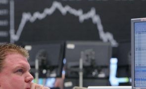 Bolsa de Tóquio abre a perder 1,01%