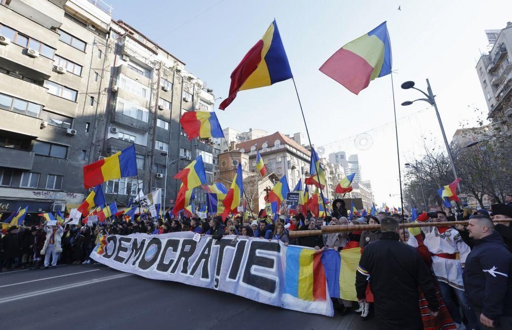 Milhares de romenos protestam novamente contra a anulação das eleições presidenciais