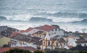 Autoridades alertam para vento e ondulação fortes nos Açores a partir de sábado