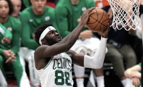 Neemias marca sete no triunfo de Celtics sobre Magics