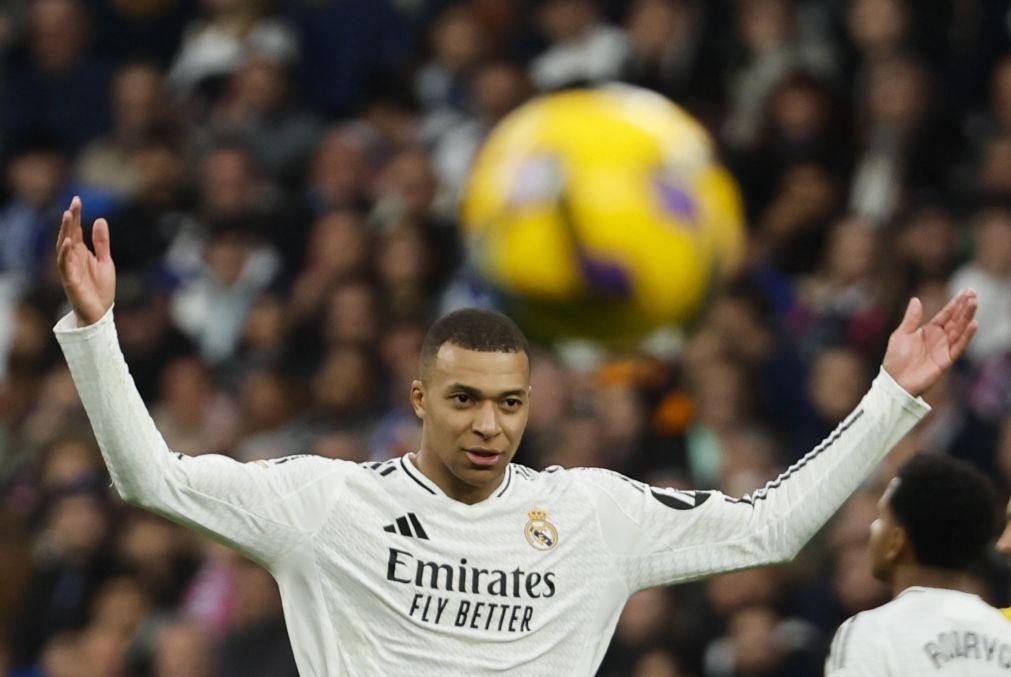 Real Madrid goleia com 'bis' de Mbappé e ascende à liderança em Espanha