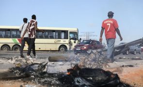 Principal entrada em Maputo cortada por manifestantes