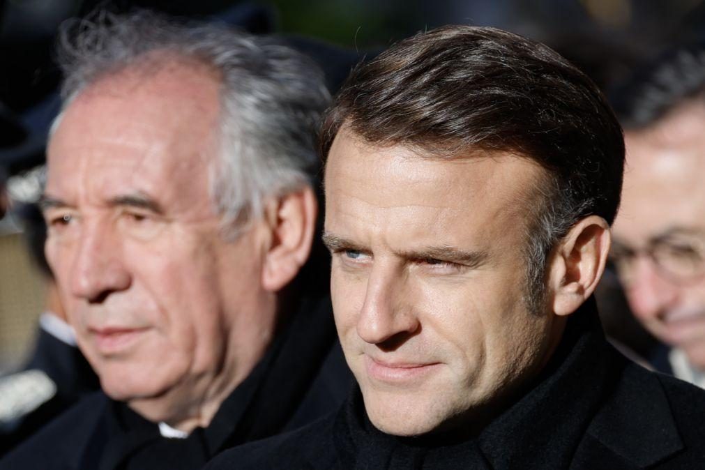 Macron defende Bayrou contra acusações de silenciar um escândalo de abuso sexual