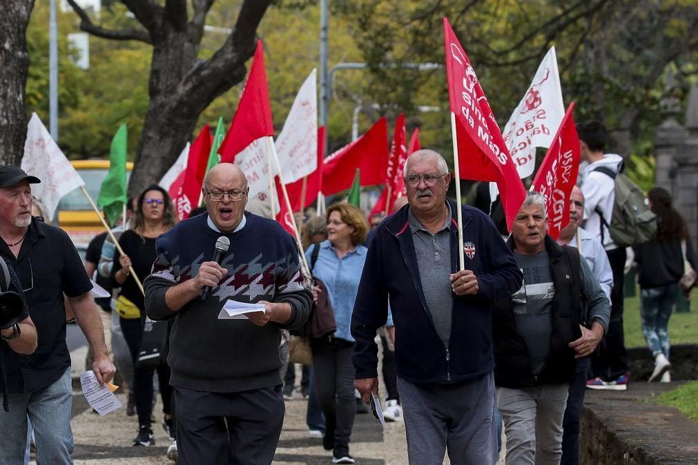 Sindicato da Hotelaria reivindica aumento salarial à porta do Governo da Madeira