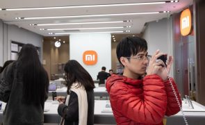 Valorização das ações da Xiaomi tornam fundador no homem mais rico da China