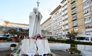 Papa Francisco dormiu bem e continua a descansar