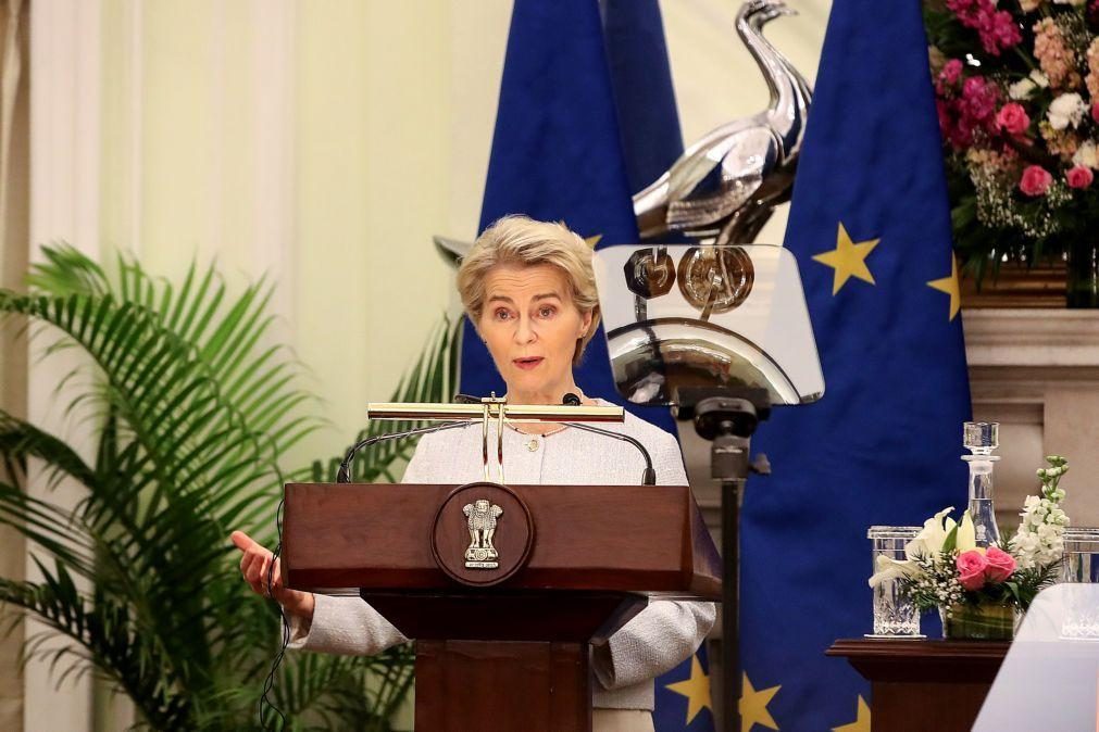 Von der Leyen promete trabalhar com Zelensky para