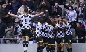 Lanterna-Vermelha Boavista bate Santa Clara e consegue primeira vitória em casa