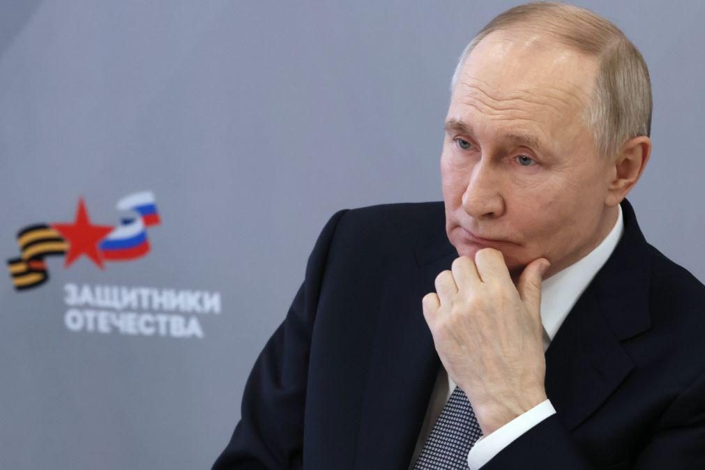 Putin avisa que Rússia não cederá e escolherá