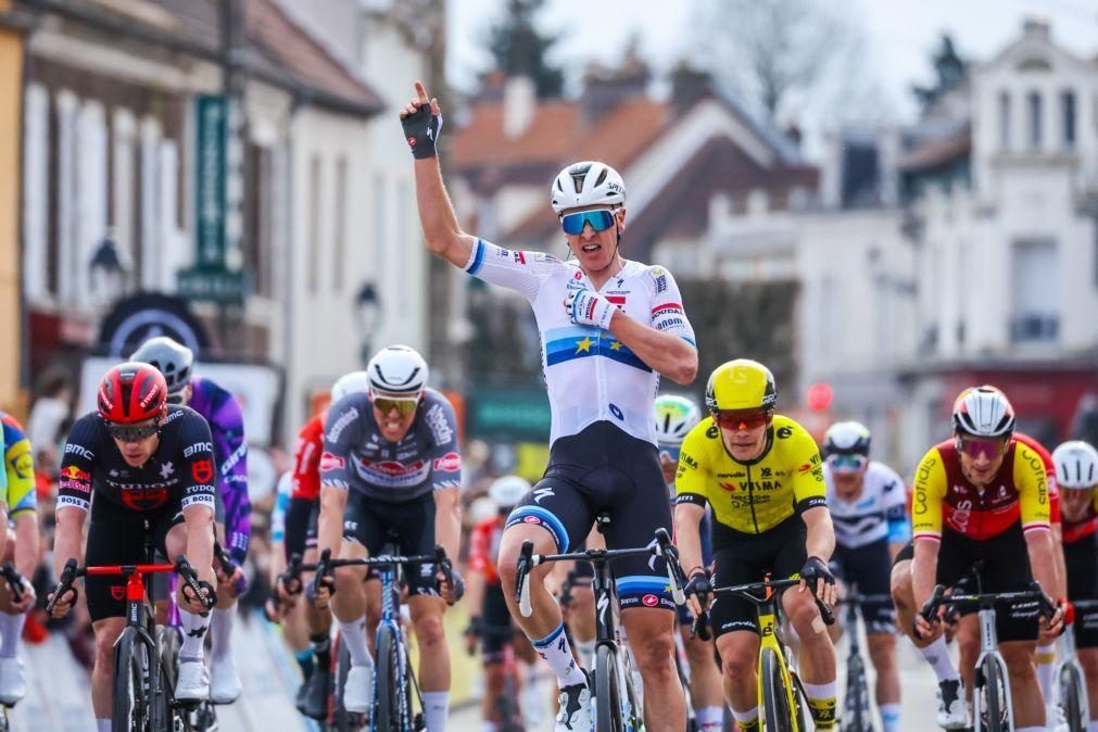 Ciclista belga Tim Merlier vence ao sprint e é o primeiro líder do Paris-Nice