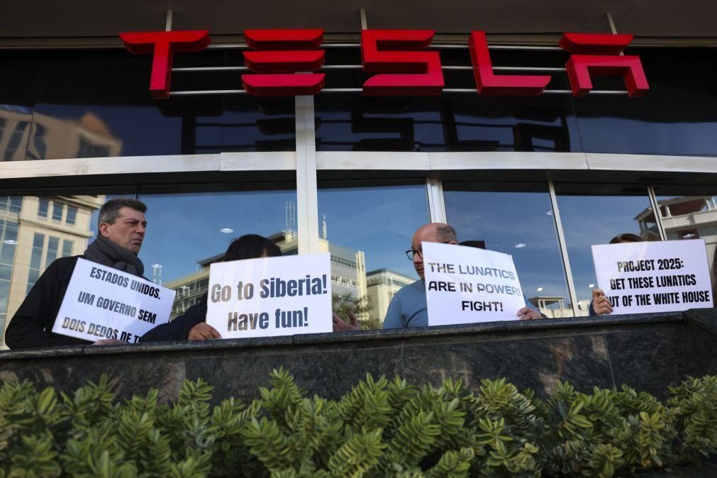 Cerca de 10 pessoas protestam contra Musk em Lisboa