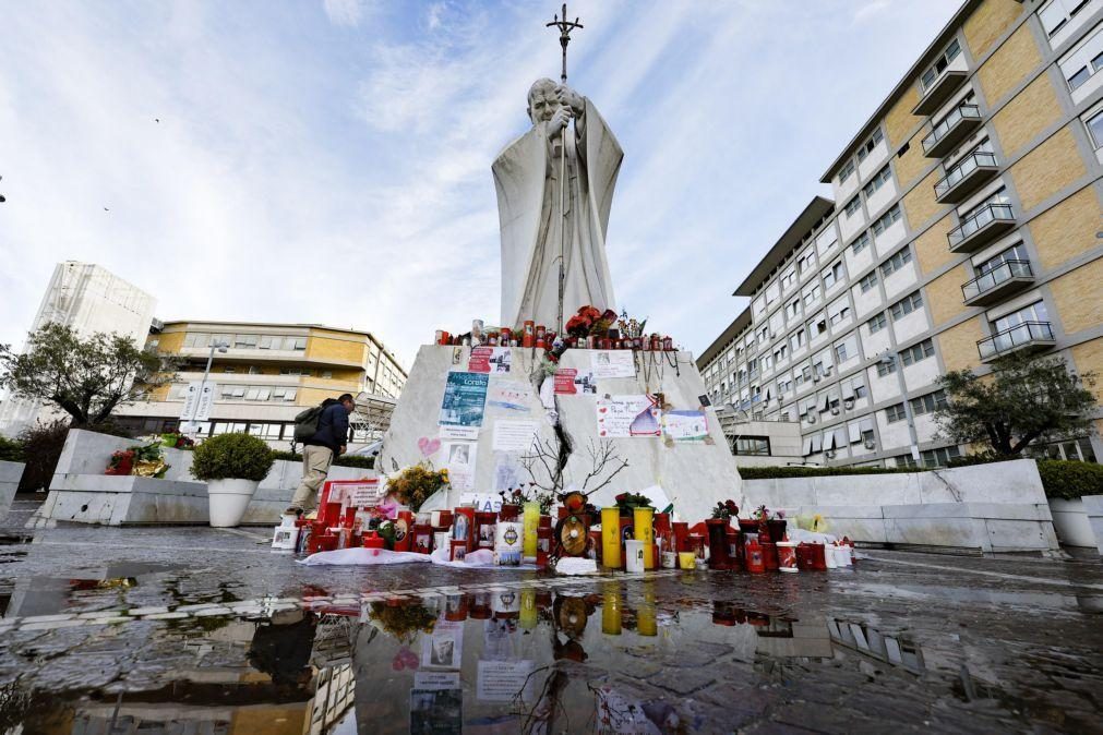 Papa Francisco passa