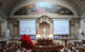 Parlamento decide na próxima semana se realiza ou não sessão solene do 25 de Abril este ano