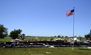 Tempestade severa ameaça tornados no sul dos EUA e provoca cinco mortos