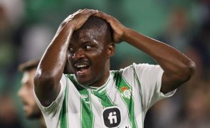 William Carvalho regressa à competição após seis meses afastado