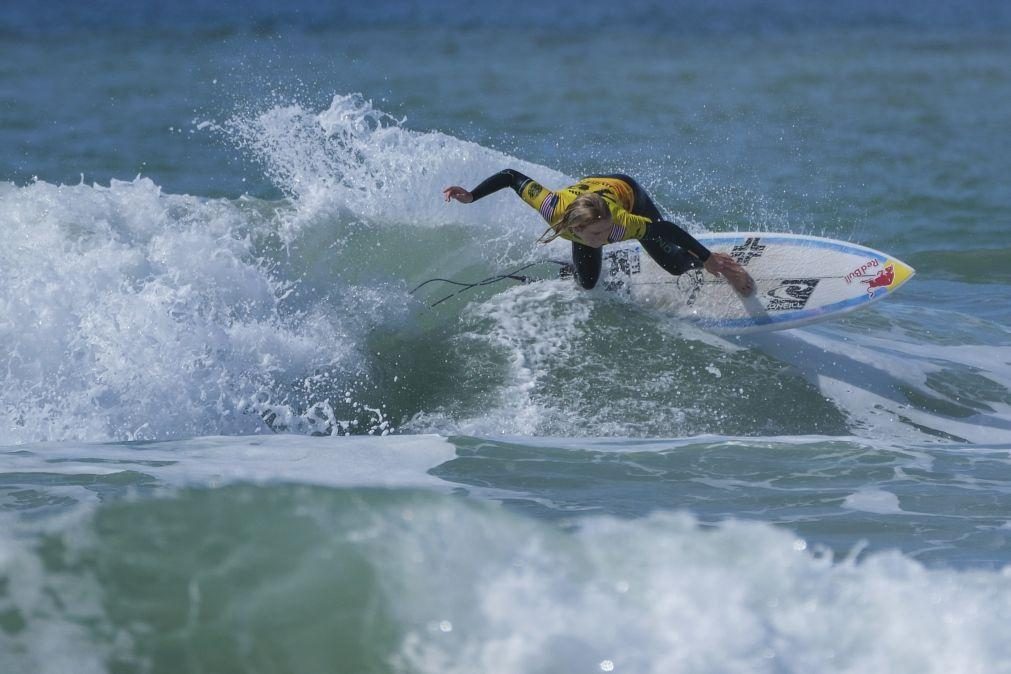 Duas antigas campeãs em Peniche falham 'meias' da prova da elite mundial do surf