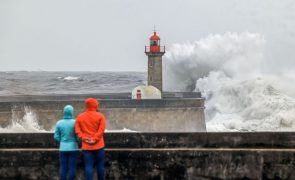 Alerta para agravamento da agitação marítima a norte na quinta-feira