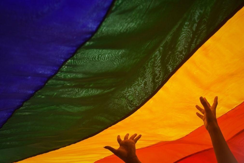 Parlamento húngaro aprova lei que proíbe desfiles de orgulho gay