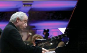 Pianista András Schiff cancela concertos nos EUA devido a 'bullying' de Trump