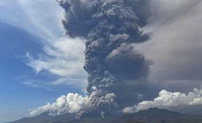 Voos cancelados na Indonésia após nova erupção em vulcão na ilha das Flores