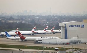 Aeroporto de Heathrow totalmente operacional após um dia de caos