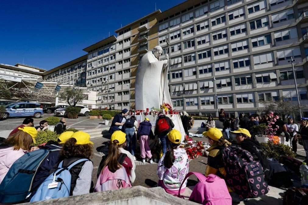 Papa Francisco fará primeira aparição pública no domingo após 37 dias de internamento