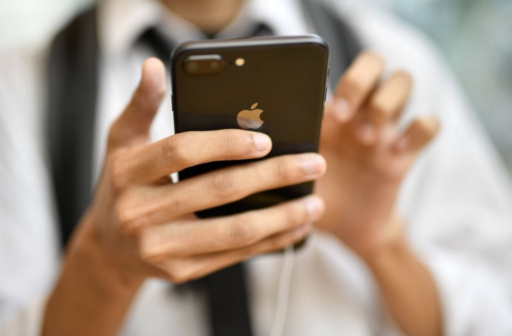 Justiça francesa abre inquérito contra a Apple por suspeita de «obsolescência programada»