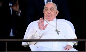 Papa Francisco tem alta e deixa hospital em direção ao Vaticano