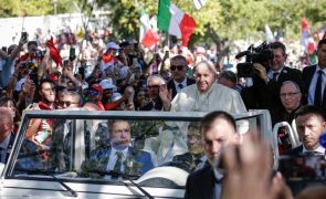 Papa Francisco - Sorridente após alta, mas nem tudo são boas notícias: “Precisa de reaprender a …”