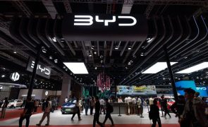 Lucro líquido da fabricante automóvel chinesa BYD aumentou 34% em 2024
