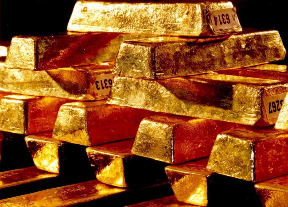 Ouro sobe para novo máximo devido à incerteza da guerra comercial