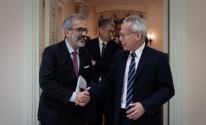 MNE promete reforçar ensino da língua chinesa em Portugal