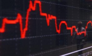 Bolsa de Tóquio abre a perder 3,11%