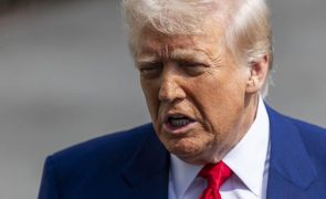 Trump diz que China entrou em pânico na reação às tarifas dos EUA